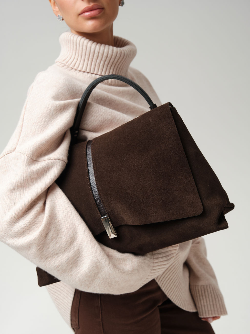 Замшевая сумка сэтчел Colette DBR 31349 черный каштан  фото 8