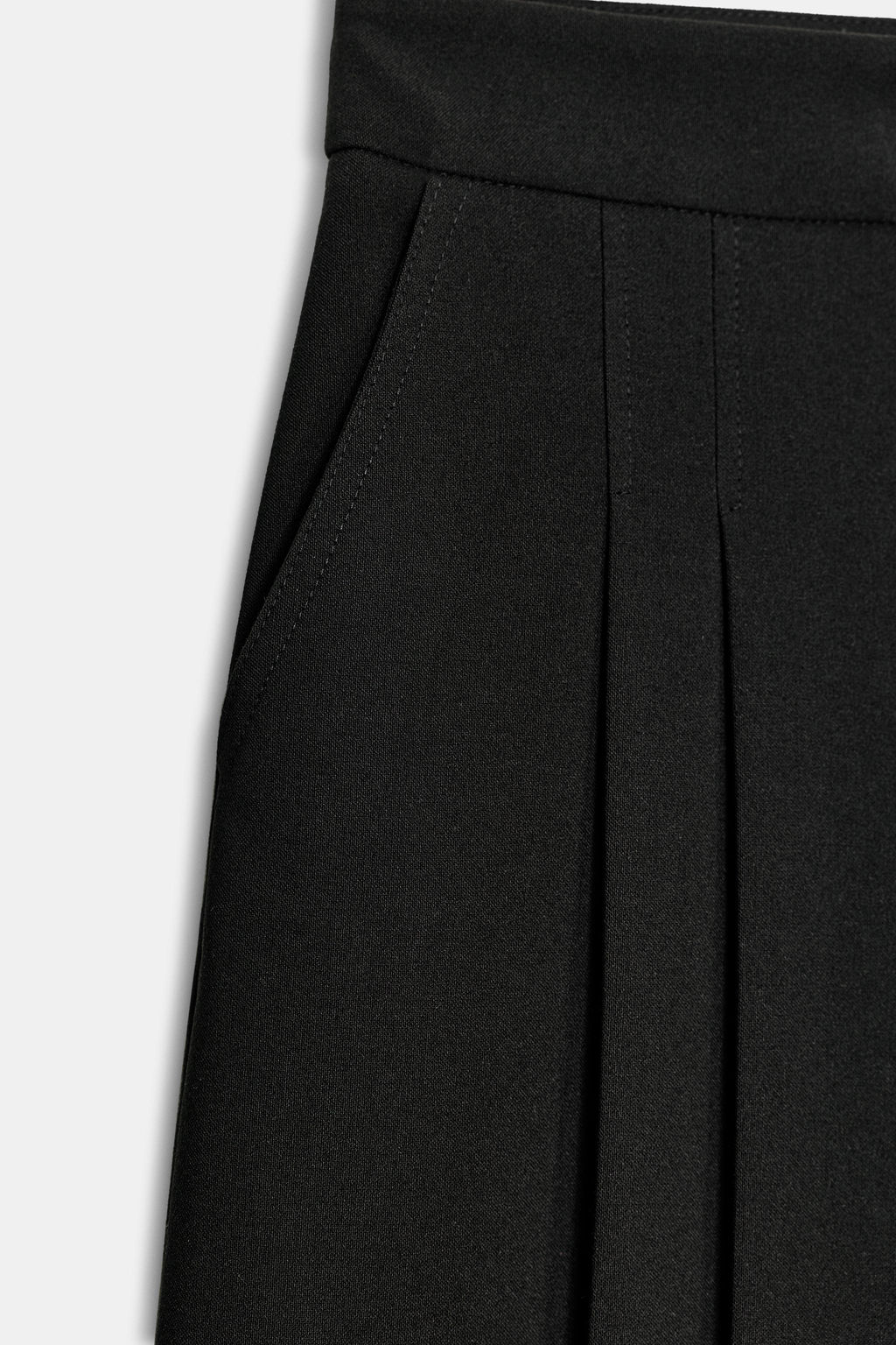 PLEATED LONG BERMUDA SHORTS