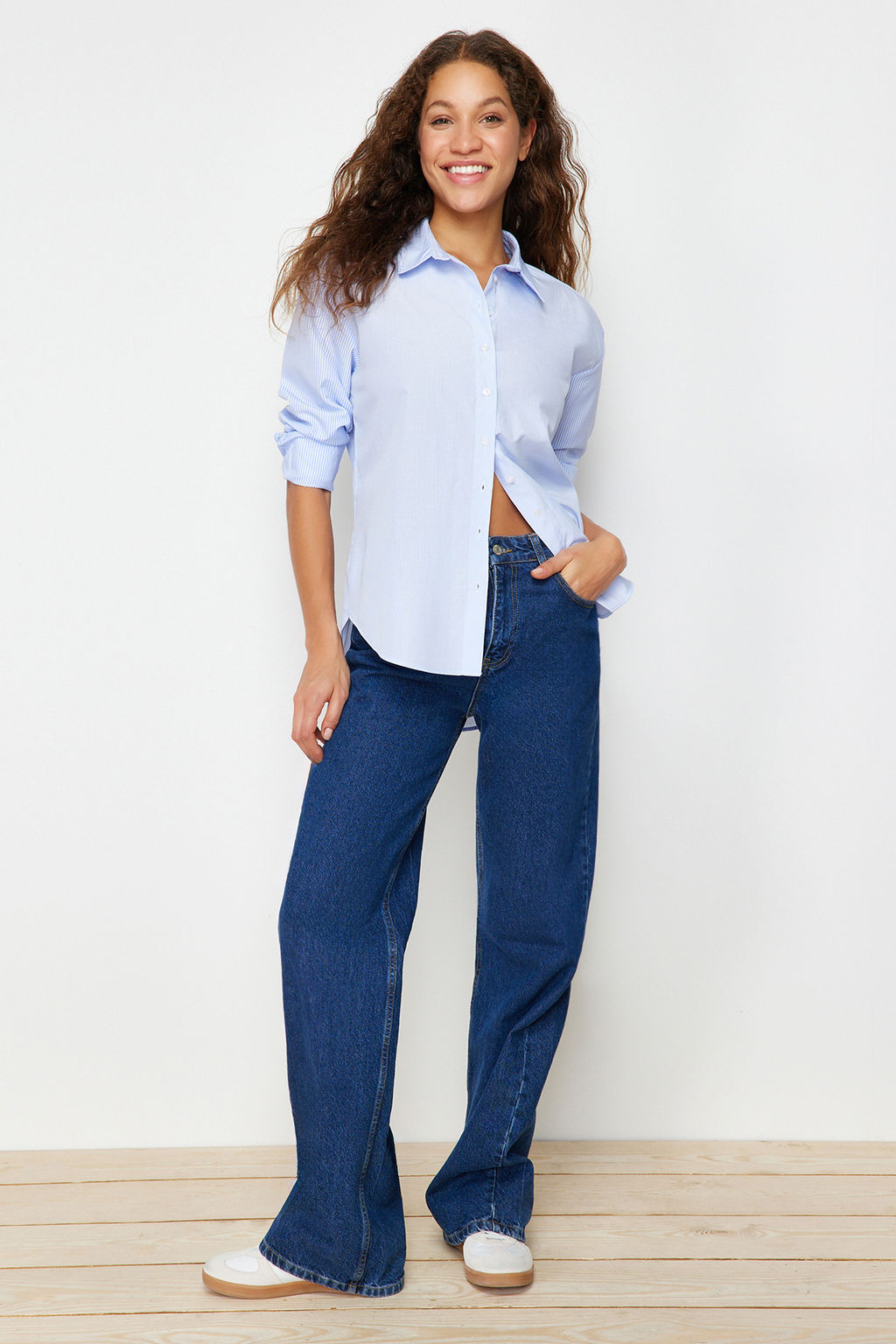 Ac?k Mavi Loose Fit Pamuklu Dokuma Gomlek TWOAW20GO0107