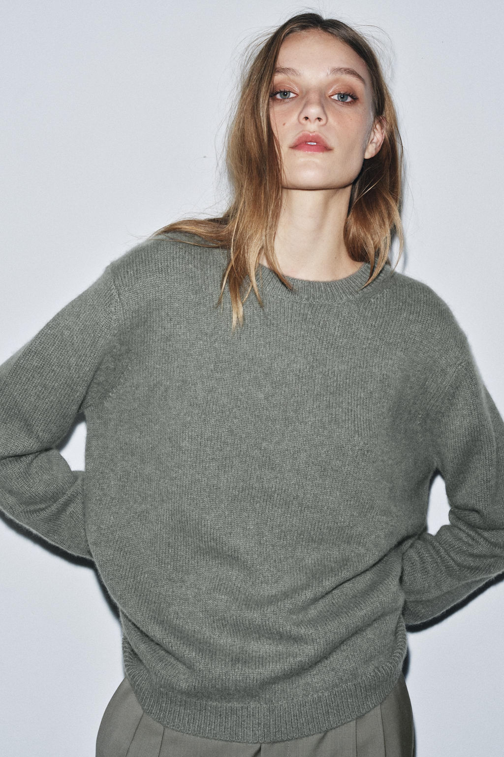 100% CASHMERE REGULAR FIT SWEATER - Zara фото 2