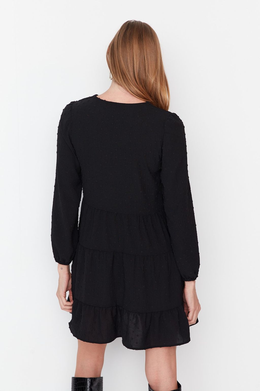 Trendyolmilla Siyah Mini Genis Kesim Dokulu Volanl? Dokuma Elbise TWOAW23EL01479