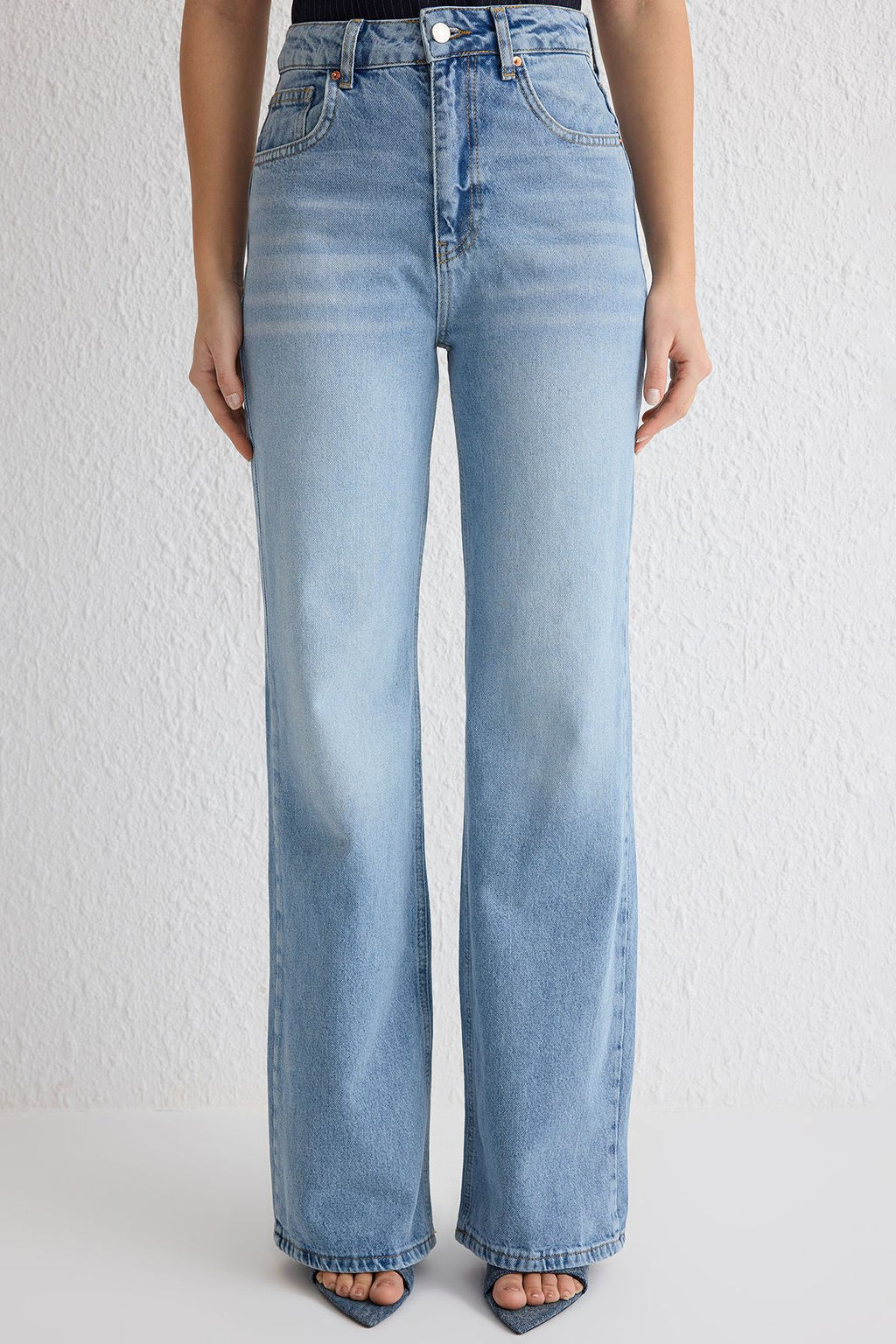 TRENDYOLMILLA Ac?k Mavi Yuksek Bel Wide Leg Jeans TWOSS25JE00132  фото 3
