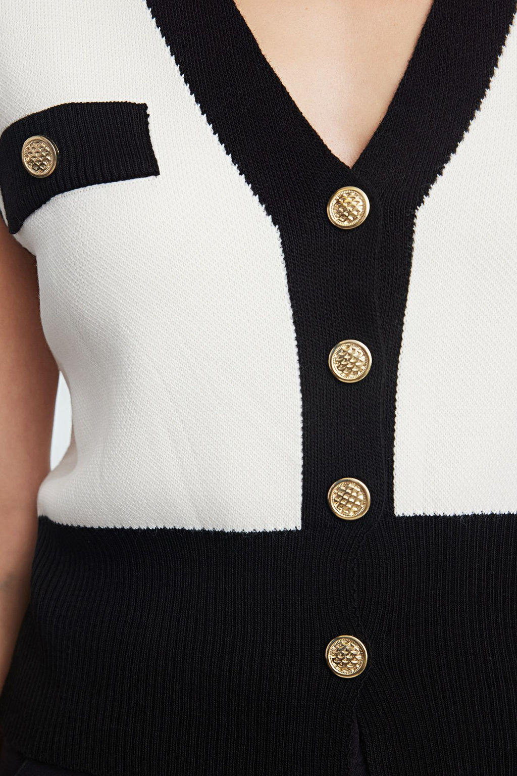 TRENDYOLMILLA Ekru Cep Detayl? V Yaka Fitted Yelek TWOAW25YE00029  фото 9