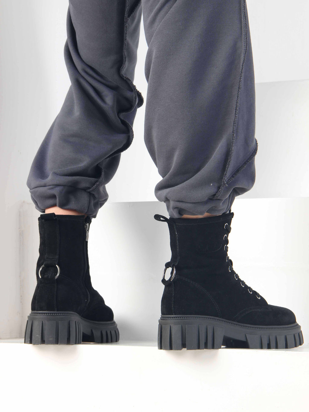 Ботинки 329.21153bl. черный замша/Байка