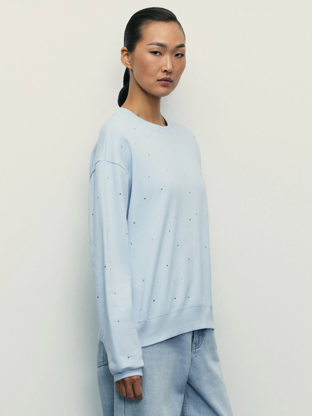 Свитшот из хлопка со стразами / Zarina  фото 4