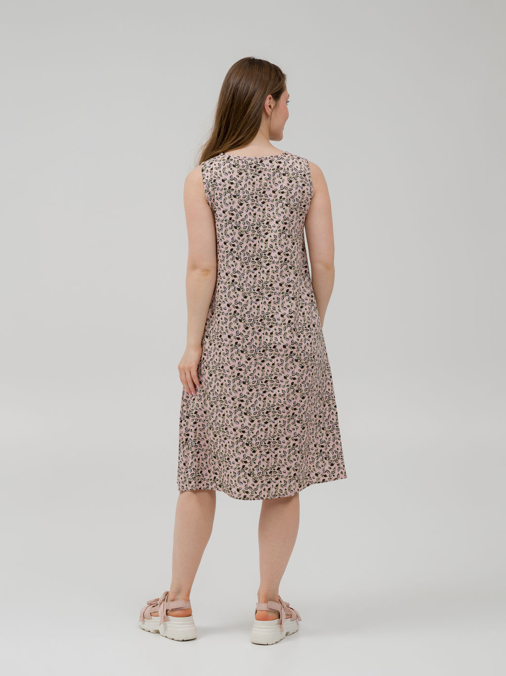 Легкое струящееся платье с карманами пудровый - Odis фото 7