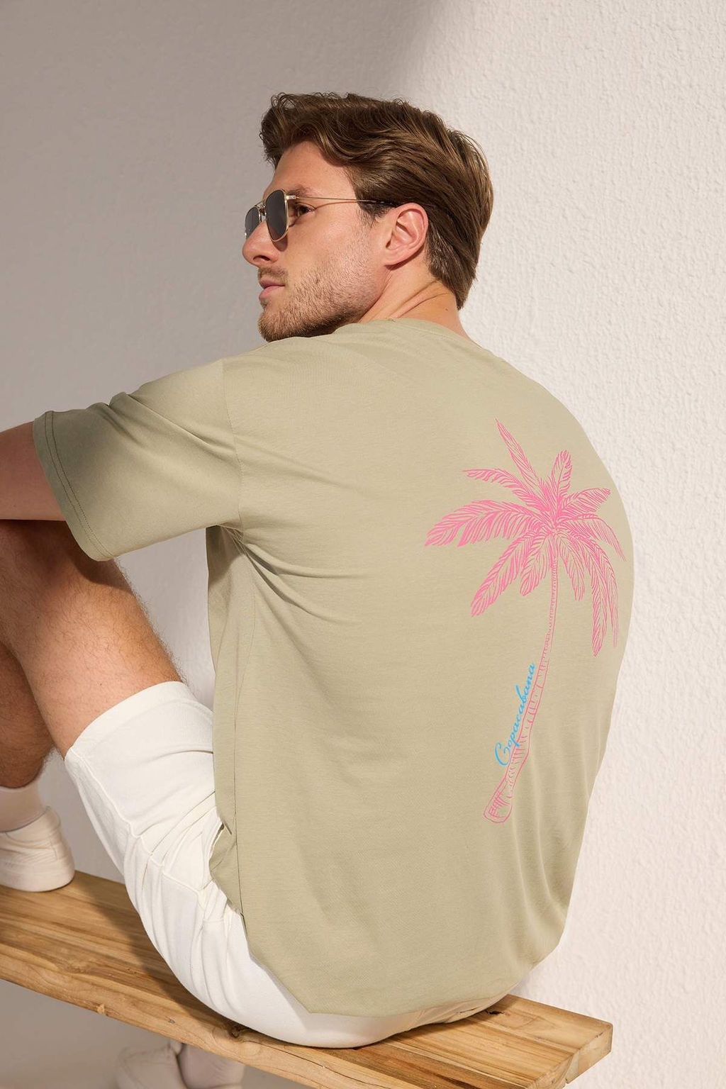 Trendyolmilla Man Mint Oversize/Genis Kesim Tropikal Bask?l? %100 Pamuk T-Shirt TMNSS25TS00218