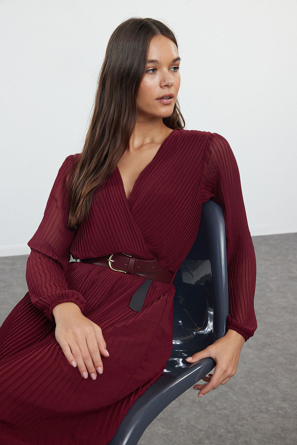 Bordo Kemerli A Kesim Piliseli Maxi Astarl? Sifon Ucus Ucus Dokuma Elbise TWOAW24EL00471