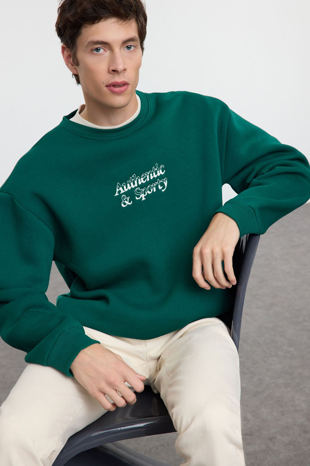 TRENDYOL MAN Zumrut Yesili Oversize/Genis Kesim Authentic&Sporty Nak?sl? Ici Polarl? Sweatshirt TMNAW25SW00012