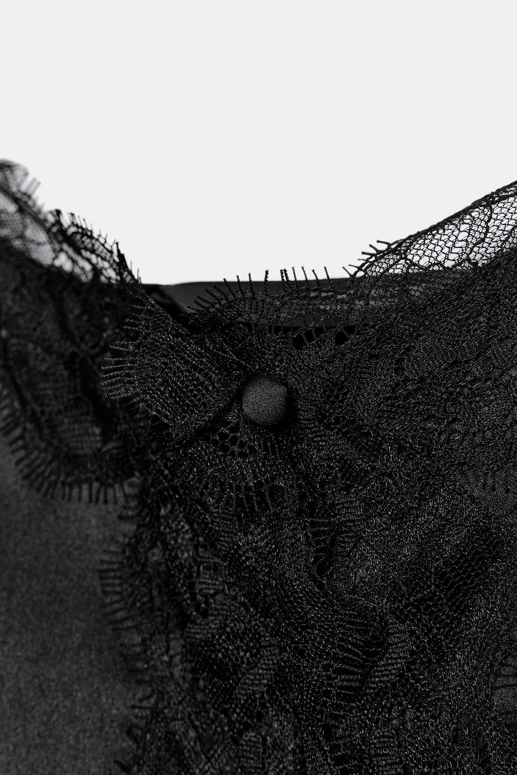 TOP CROP SATINADO ENCAJE / Negro - Zara фото 10