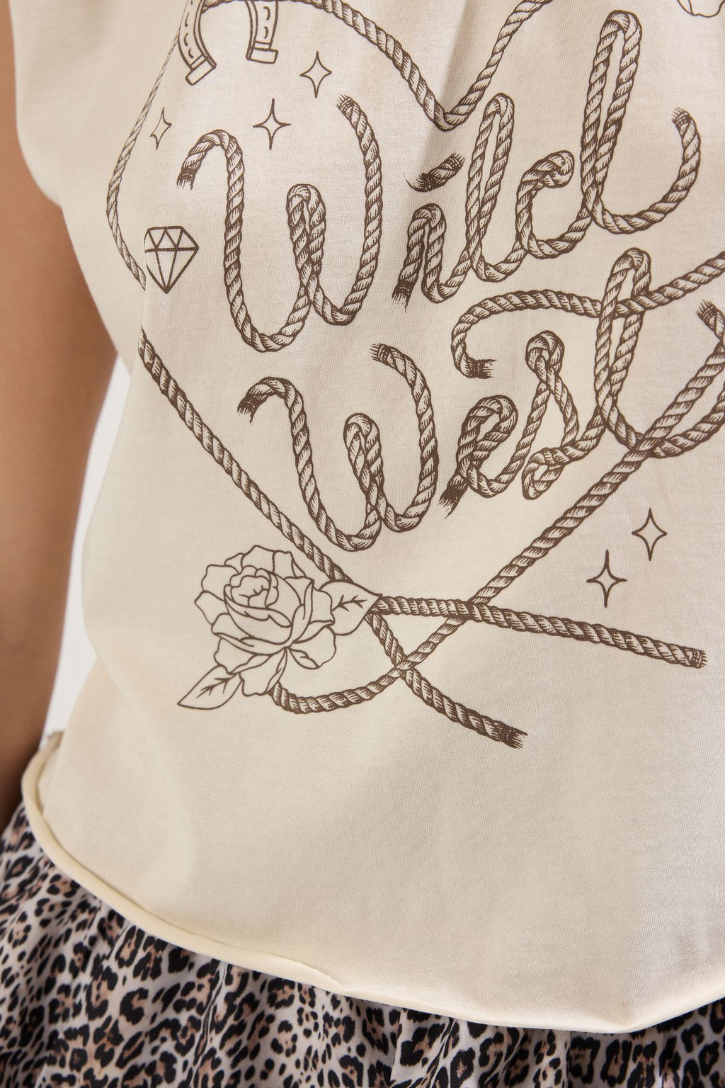 Tas %100 Pamuk Bask?l? Kolsuz Relaxed/Rahat Kal?p Crop Bisiklet Yaka Orme T-Shirt TWOSS23TS00122