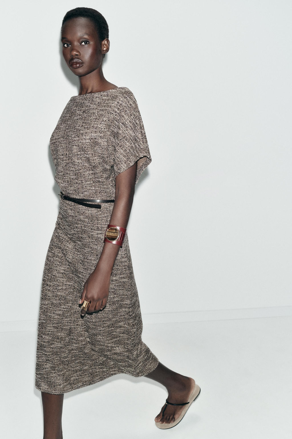 VESTIDO MIDI TEXTURA CINTUR?N / Marr?n / Crudo - Zara фото 3