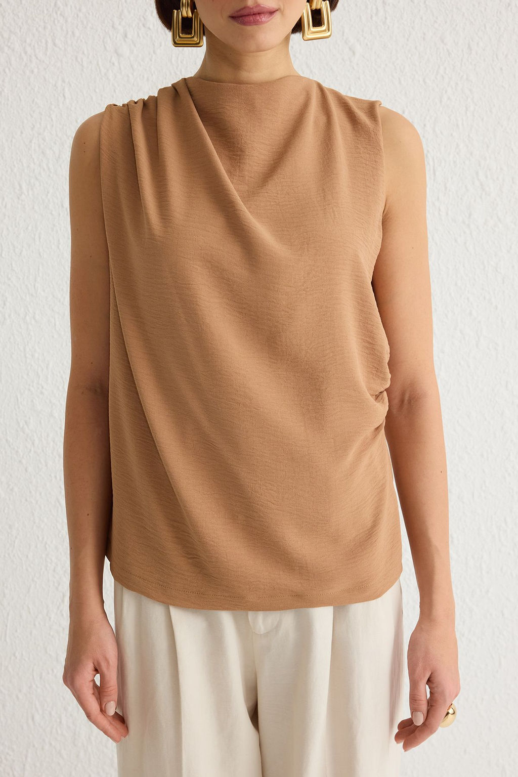 Trendyolmilla Ekru Buzgu Detayl? Bisiklet Yaka Kolsuz Dokuma Bluz TWOSS24BZ00343 фото 8