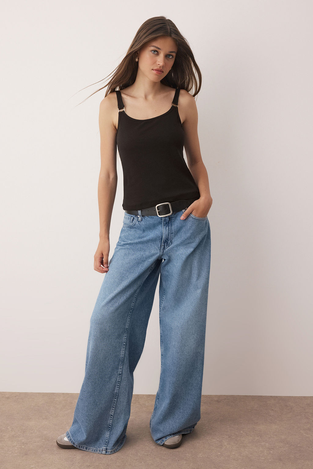 Siyah Aksesuar Detayl? Fitted/Vucuda Oturan Orme Atlet TWOSS25AL00064