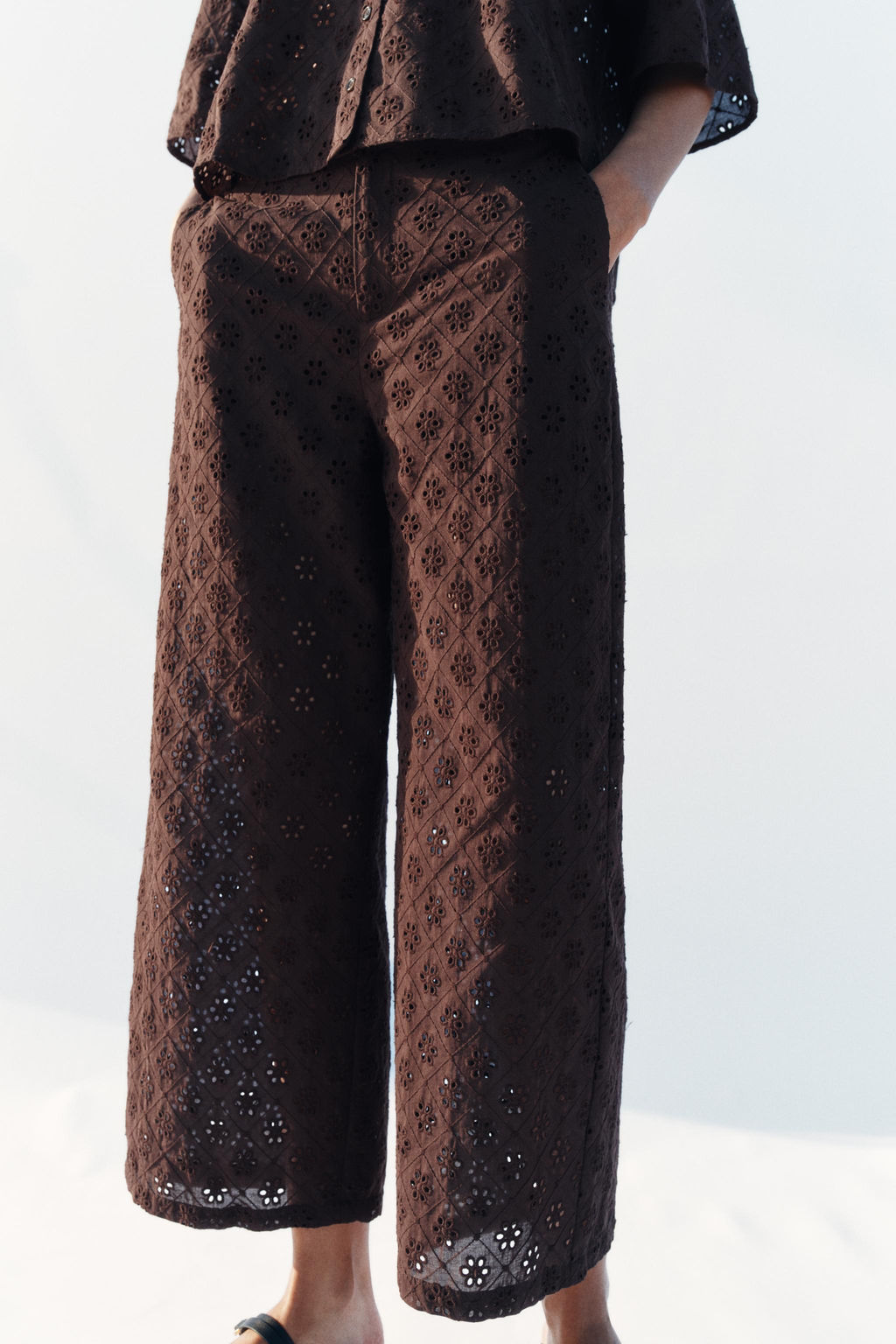 PANTAL?N CULOTTE BORDADOS PERFORADOS / Marr?n - Zara фото 2