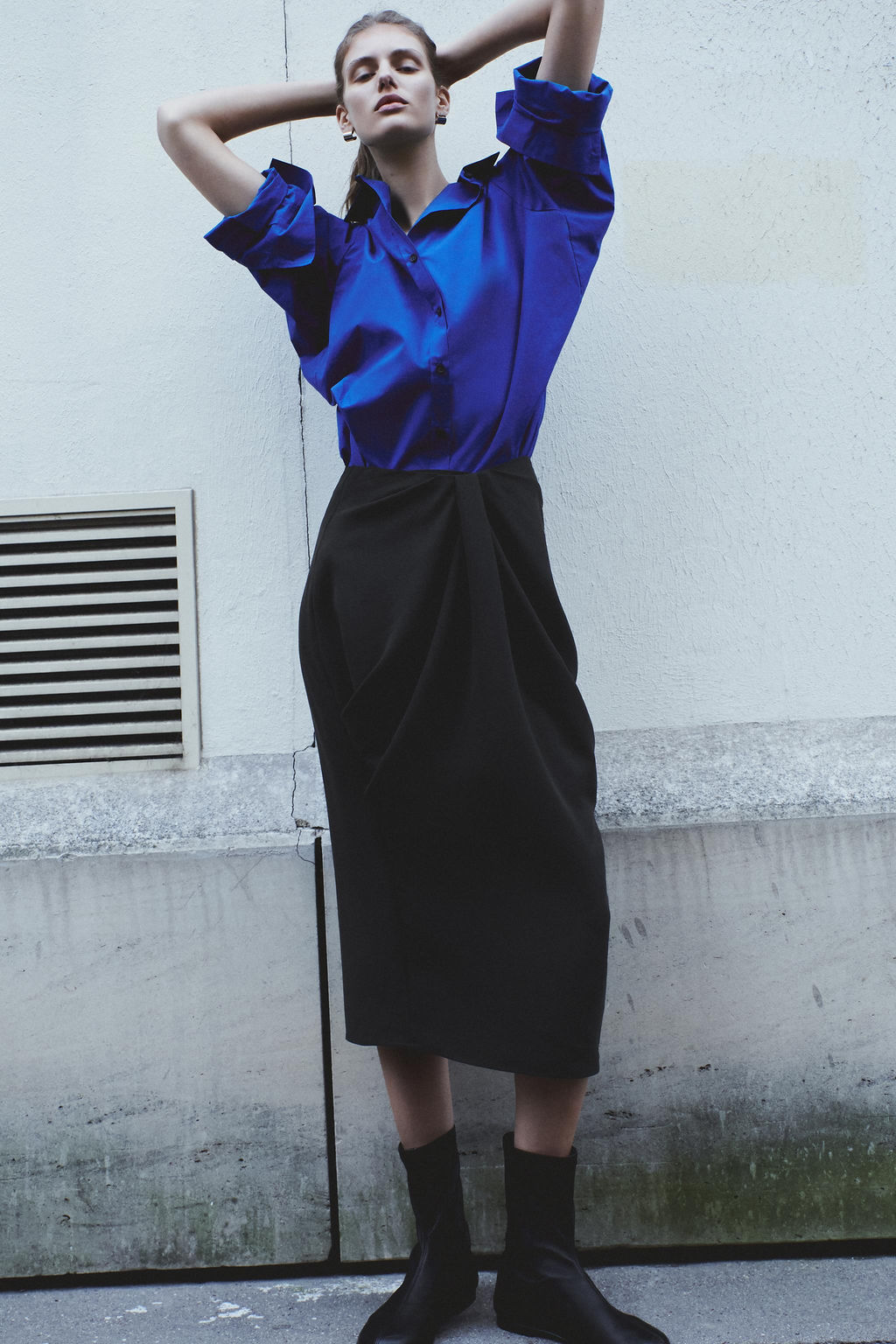 FALDA MIDI PLIEGUES / Negro - Zara фото 2