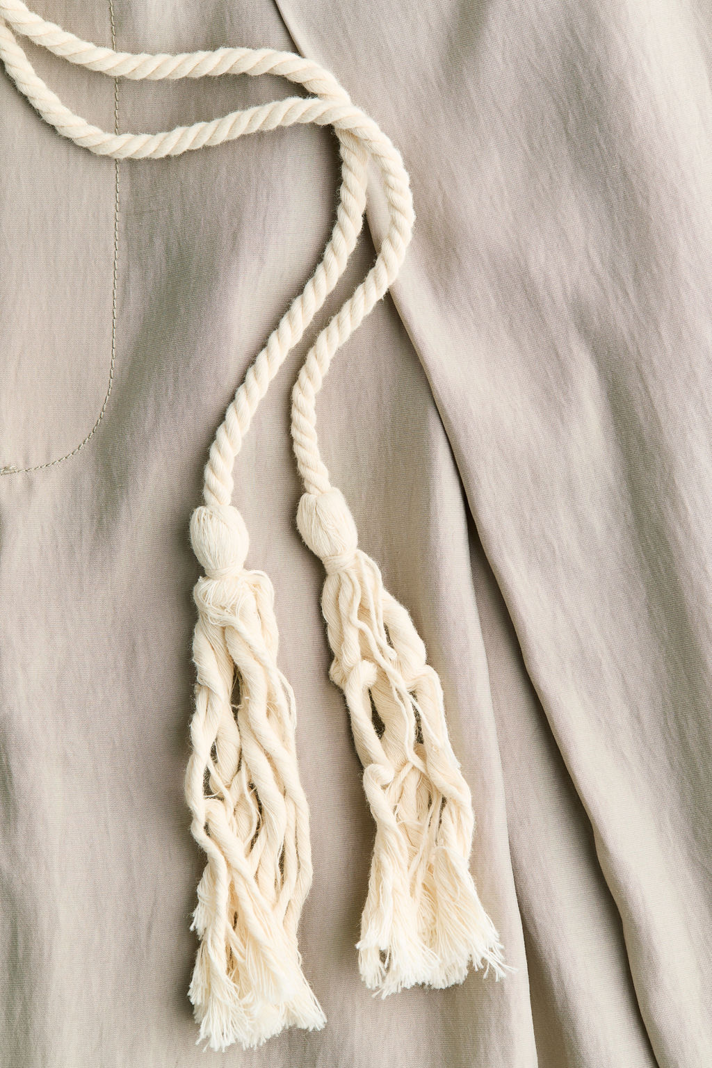 Pantal?n con cord?n de ajuste y detalle cruzado - H&m фото 5