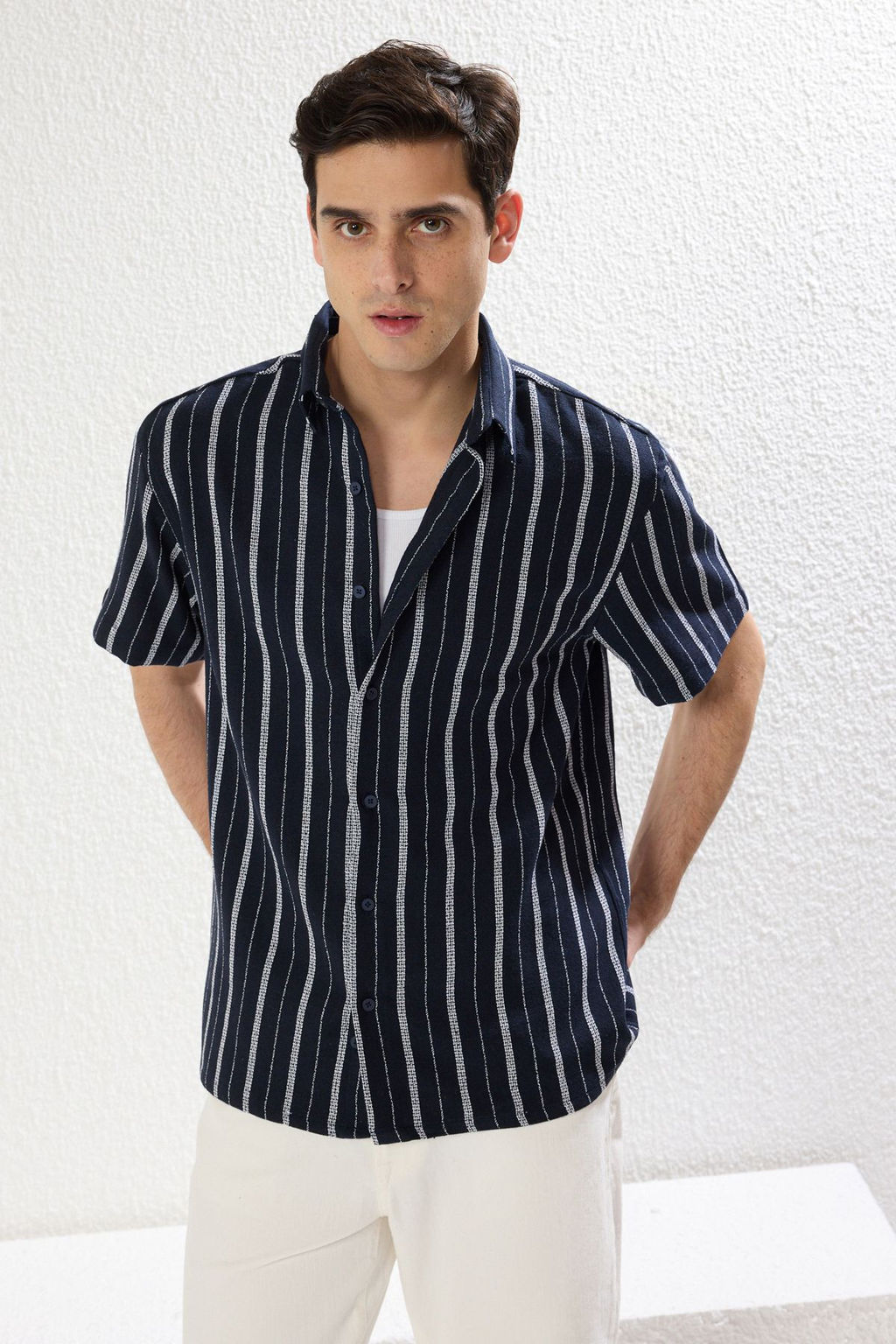 TRENDYOL MAN Lacivert Oversize Fit K?sa Kollu Cizgili Etamin Yazl?k Gomlek TMNSS25GO00012 - Trendyolmilla фото 3