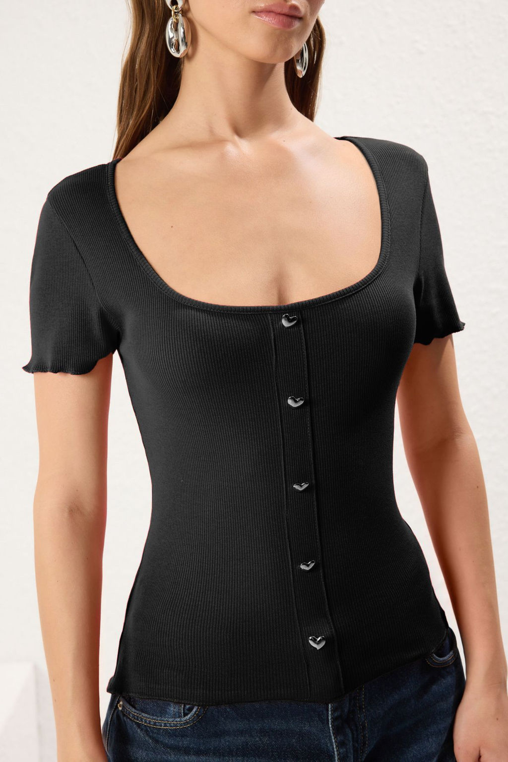 Siyah Fitted/Vucuda Oturan Kalp Dugmeli Havuz Yaka Esnek Orme Bluz TWOSS25BZ00221