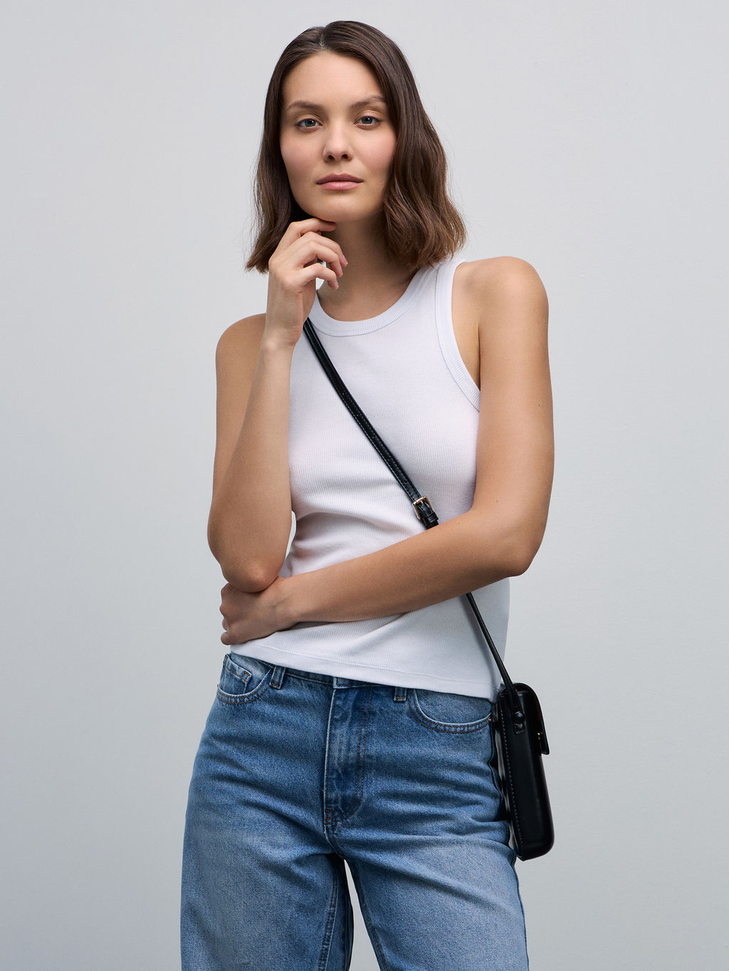 Базовая майка с вырезом халтер / Zarina