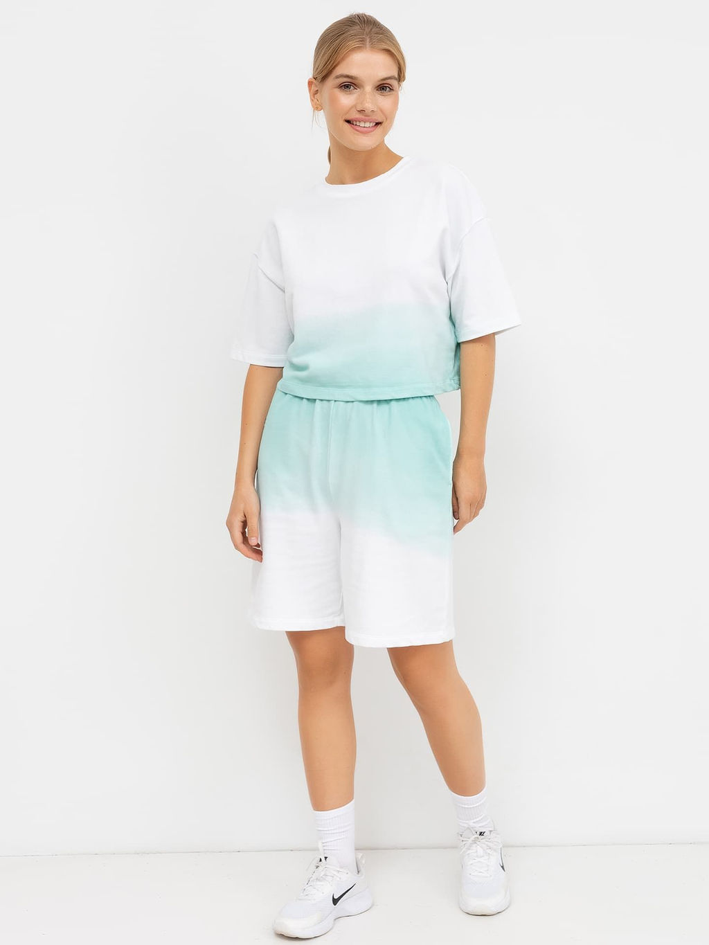 Свободный комплект (укороченный джемпер и шорты) в расцветке зеленый градиент зеленый градиент 372461