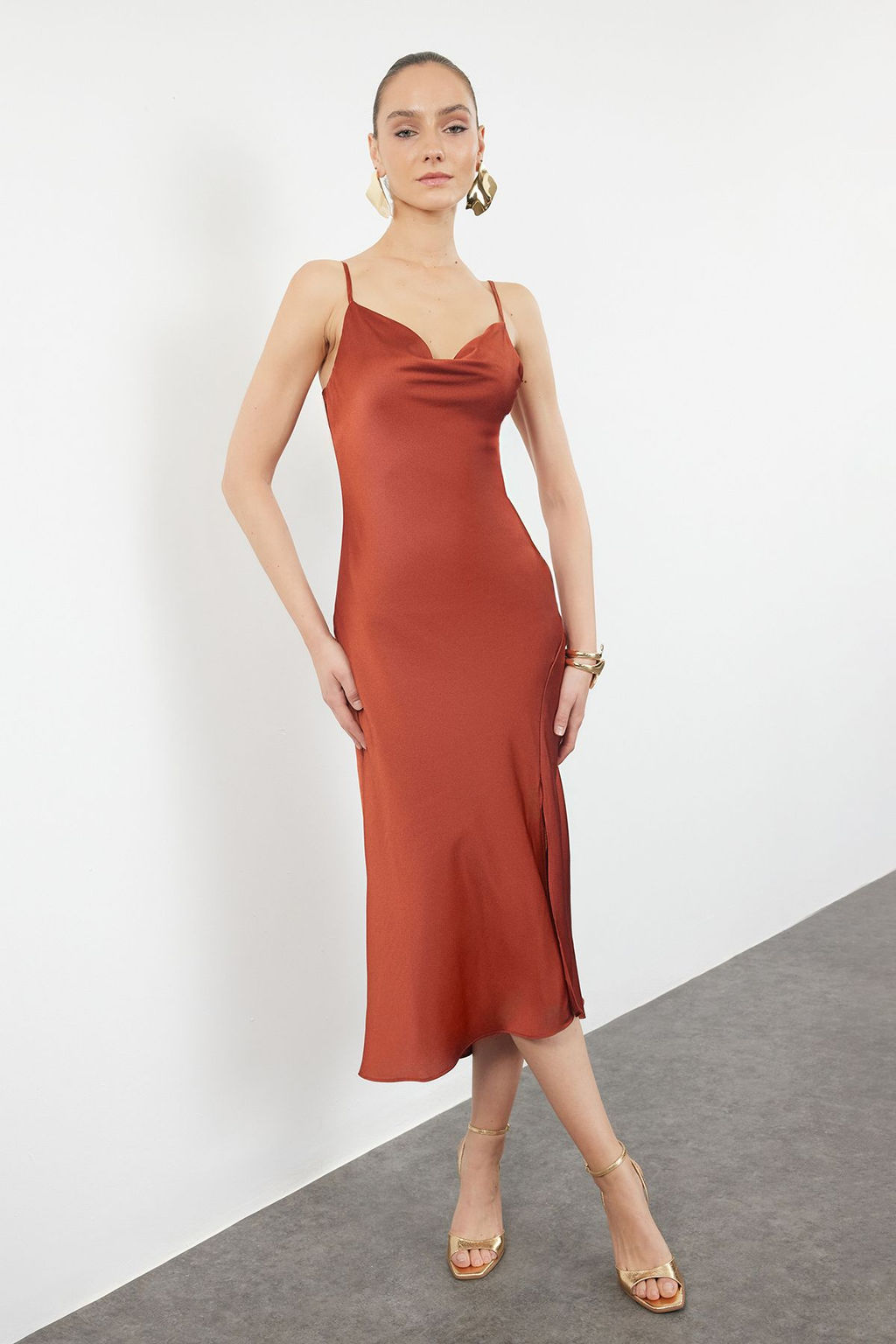 TRENDYOLMILLA Siyah Astarl? Dokuma Saten S?k Abiye Elbise TPRSS19BB0058 фото 14