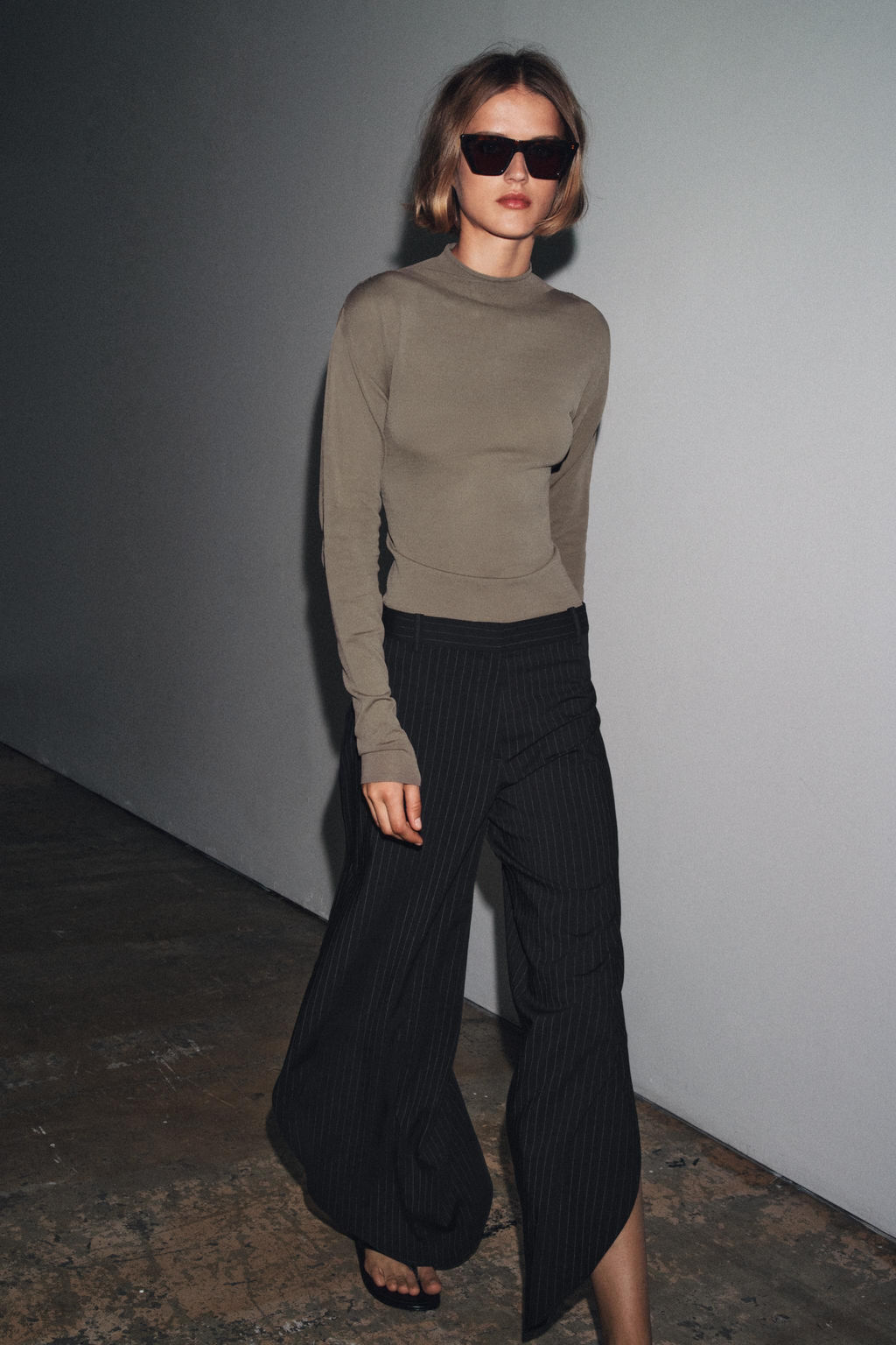 PINSTRIPED TROUSERS WITH VENTS ZW COLLECTION - Zara фото 4