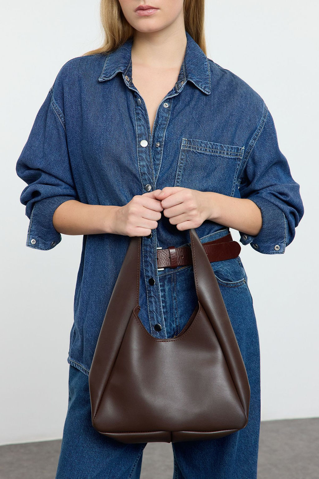 Koyu Kahverengi Yavrulu Oval Kad?n Omuz Canta TAKAW25OC00007 - Trendyolmilla фото 3