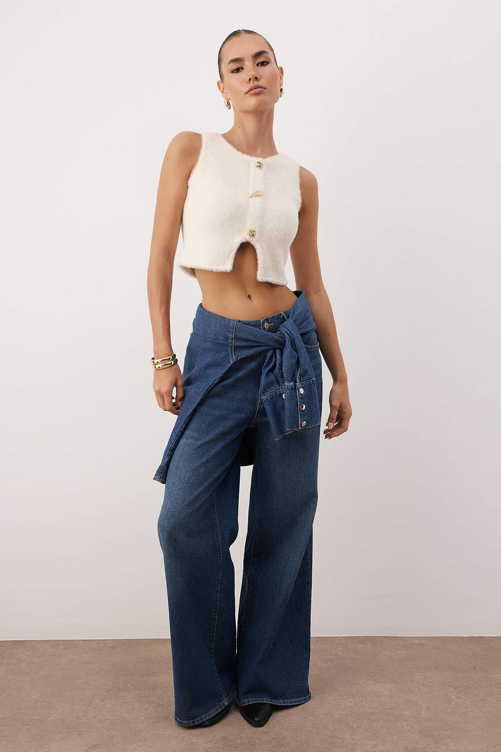 Ekru Pelus Fitted Dugme Detayl? Super Crop Orme Yelek TWOAW26YE00065