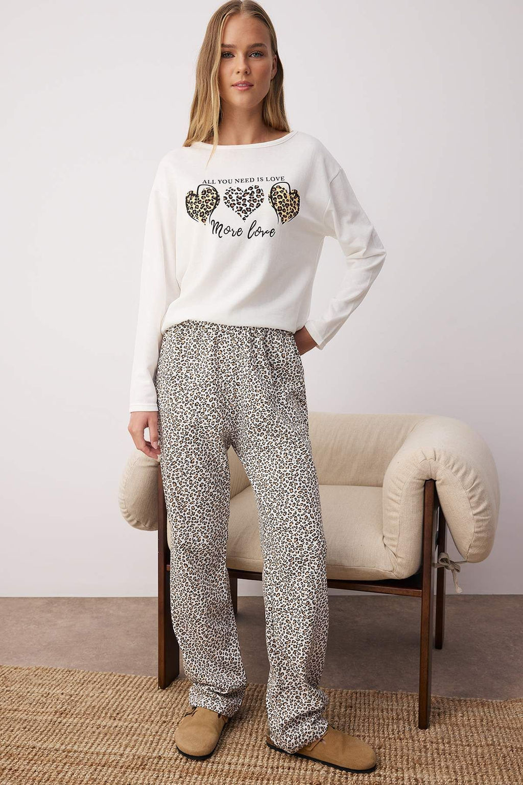 Trendyolmilla Beyaz Pamuklu Galaksi Desenli Sloganl? Uyku Bantl? Orme Pijama Tak?m? THMAW25PT00223 фото 6