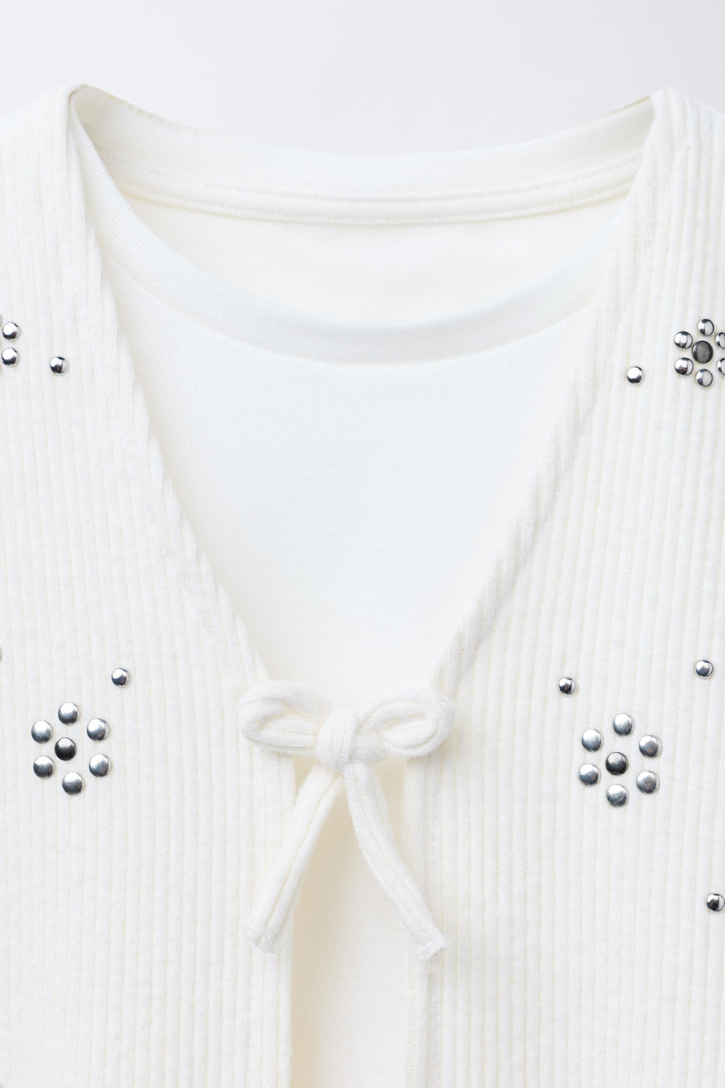 T-SHIRT WITH OVERLAY WAISTCOAT AND STUDS - Zara фото 4