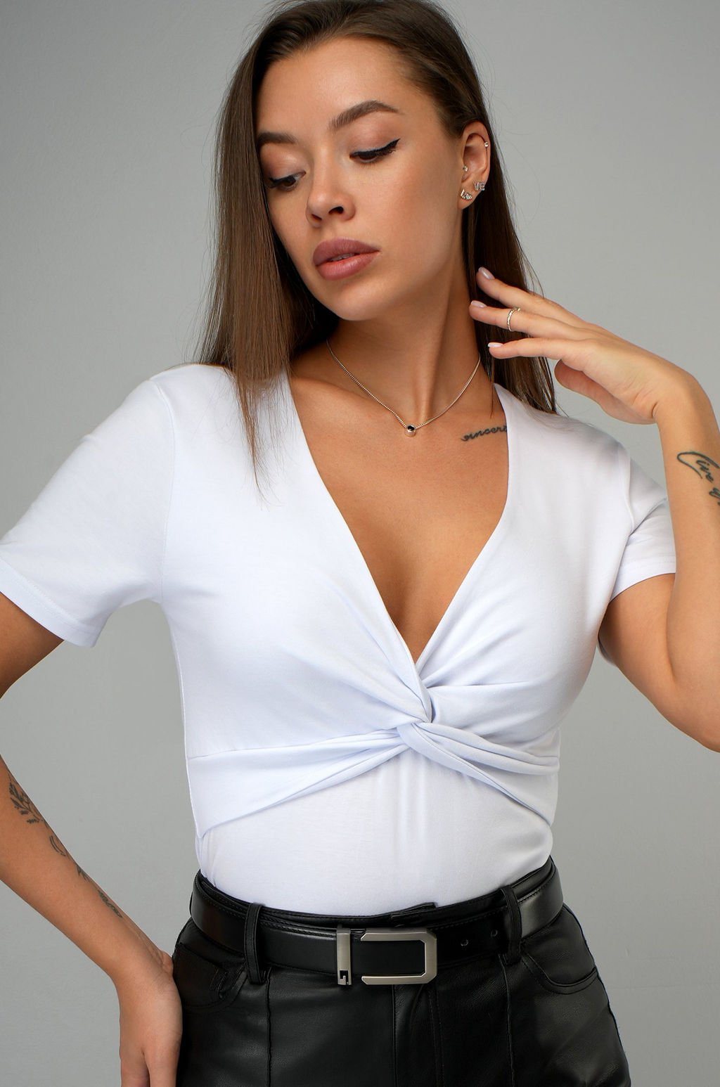 Женская футболка с глубоким вырезом Happyfox