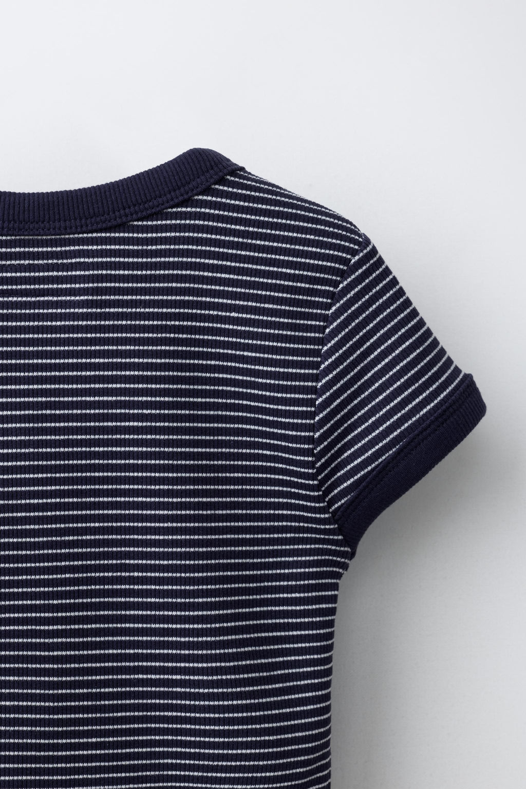 CAMISETA RIB CUELLO PICO RAYAS / Rayas - Zara фото 5