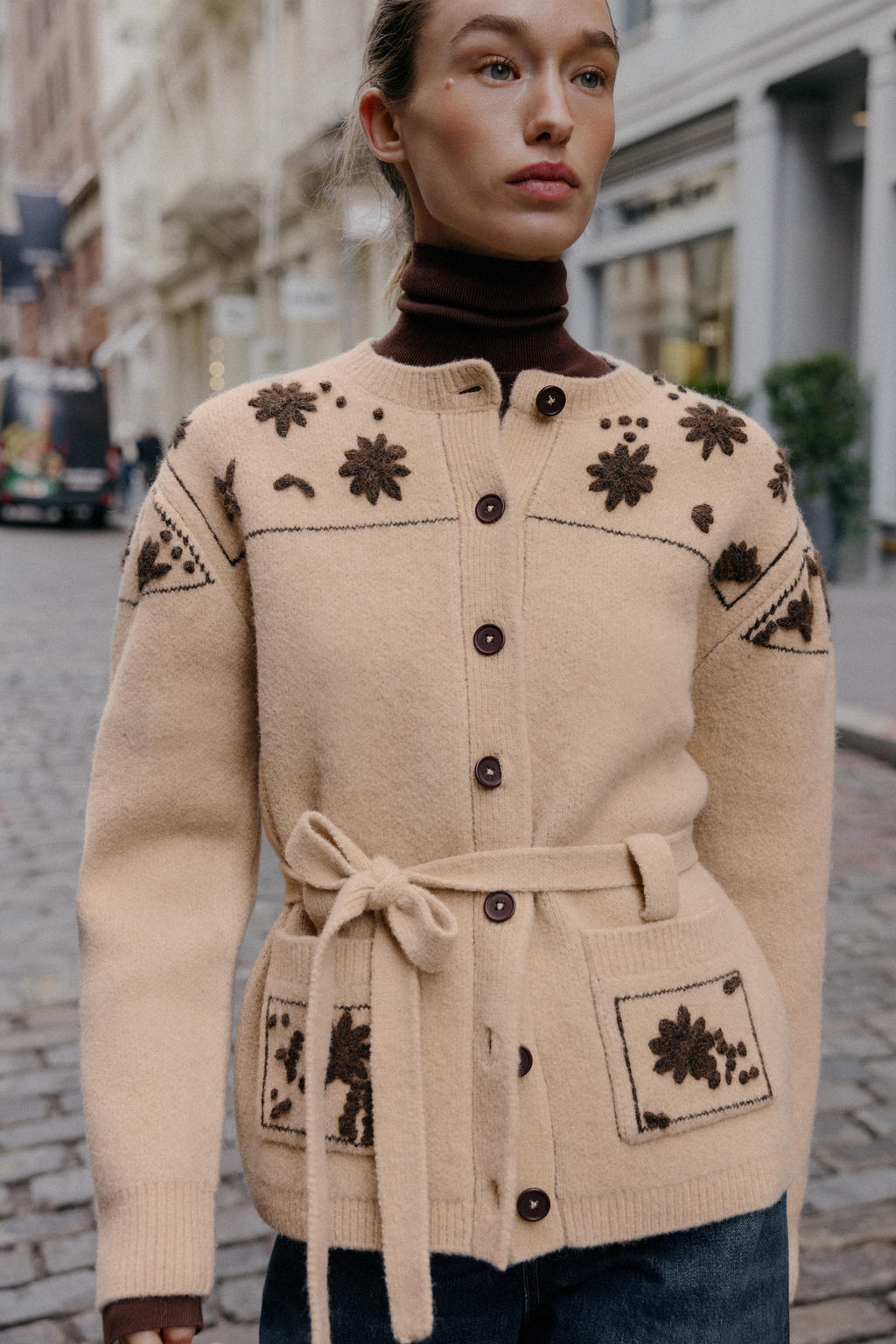 WOOL AND ALPACA BLEND CARDIGAN WITH EMBROIDERED FLOWERS AND BELT - Zara фото 2