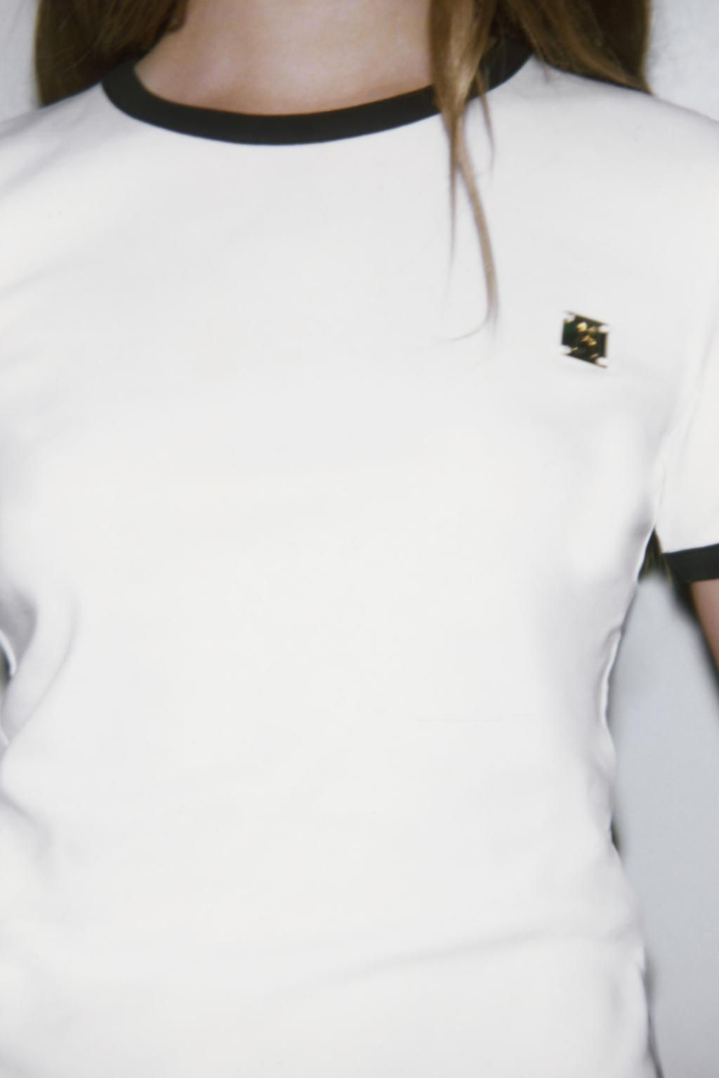 ZARA T-SHIRT WITH TRIM AND BROOCH  фото 2