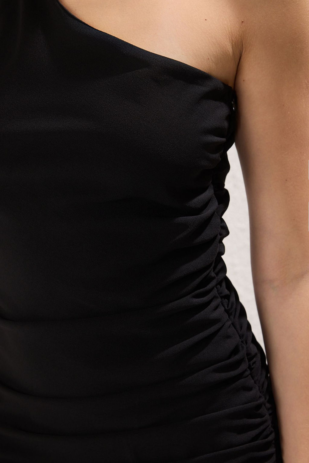 TRENDYOLMILLA Nar Cicegi Vucudu Saran Buzgulu Tek Kol Midi Dokuma Elbise TWOSS25EL00121 фото 7