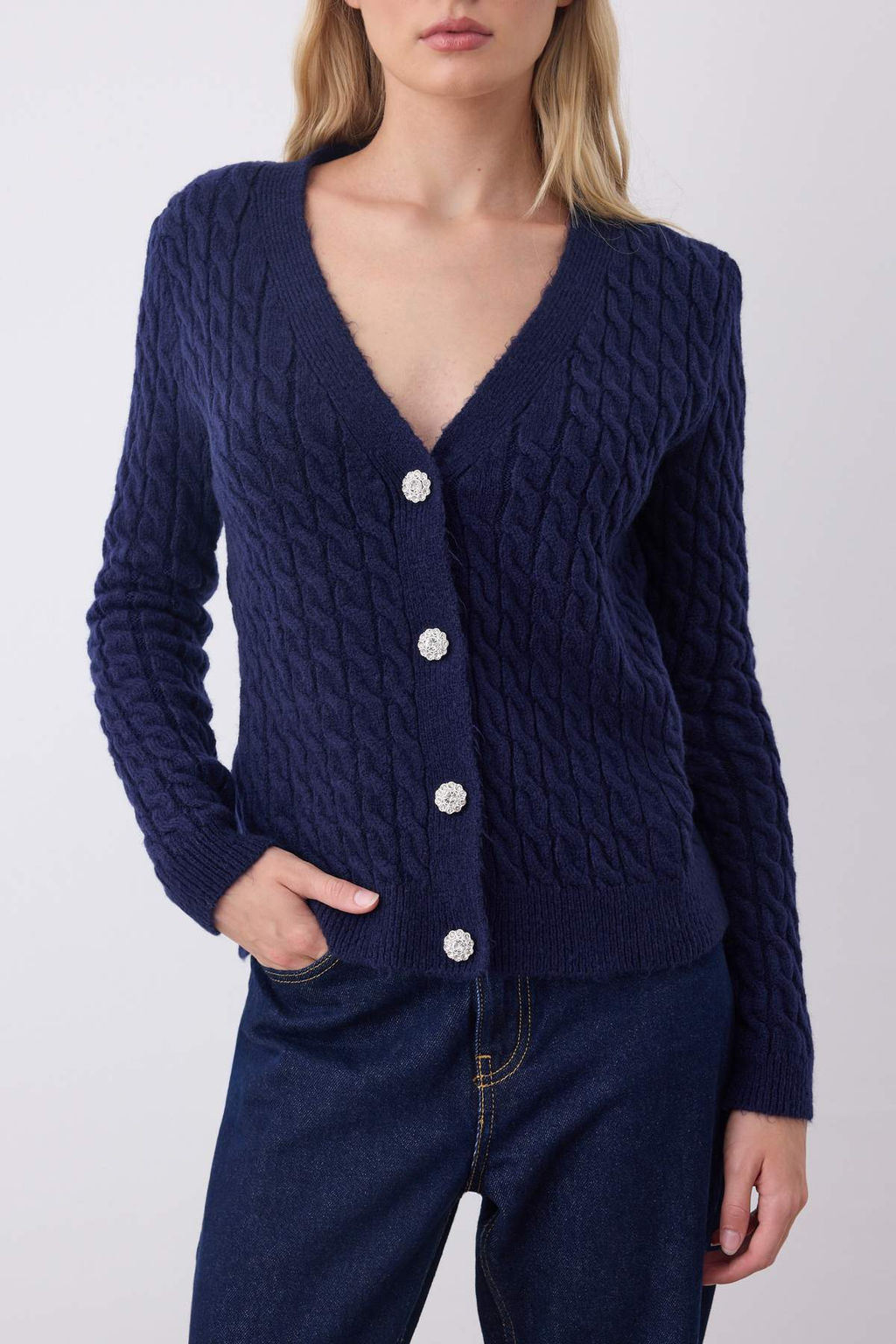 Gri Dugme Detayl? Yumusak Dokulu V Yaka Sac Orgu H?rka TWOAW26HI00014 - Trendyolmilla фото 7