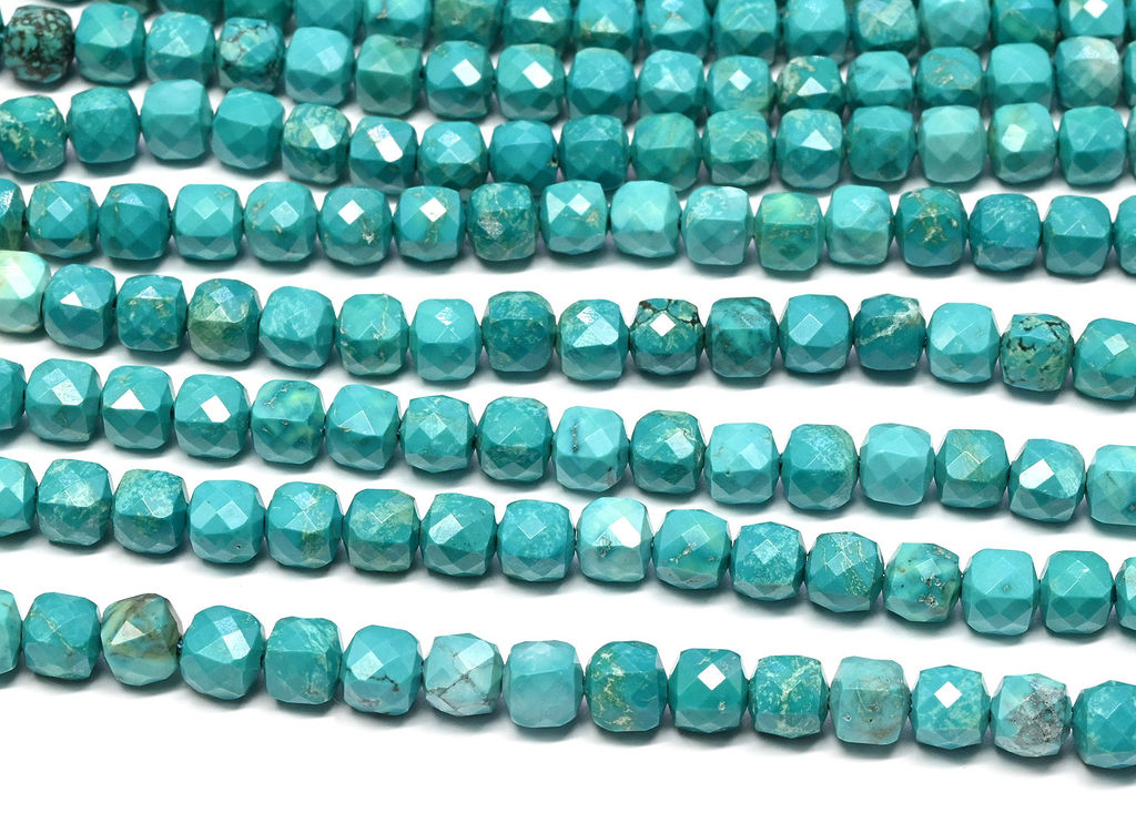 Бусины из бирюзы кубик гр.5мм, 38см, 75 бусины Радуга камня
