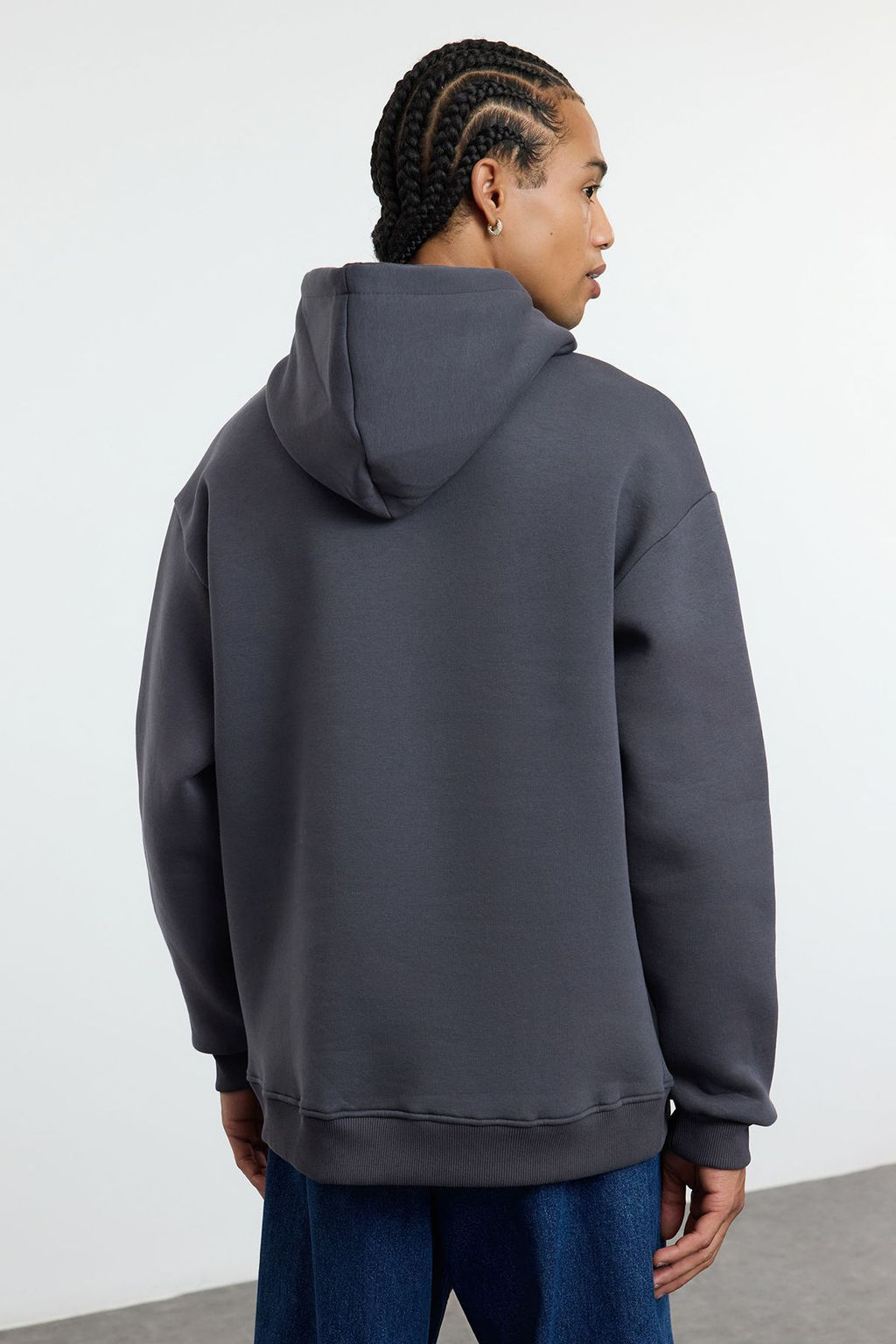 TRENDYOL MAN Antrasit Oversize/Genis Kesim Yaz? Nak?sl? Ici Polar/S?cak Tutan Kapusonlu Sweatshirt TMNAW25SW00180 - Trendyolmilla фото 5