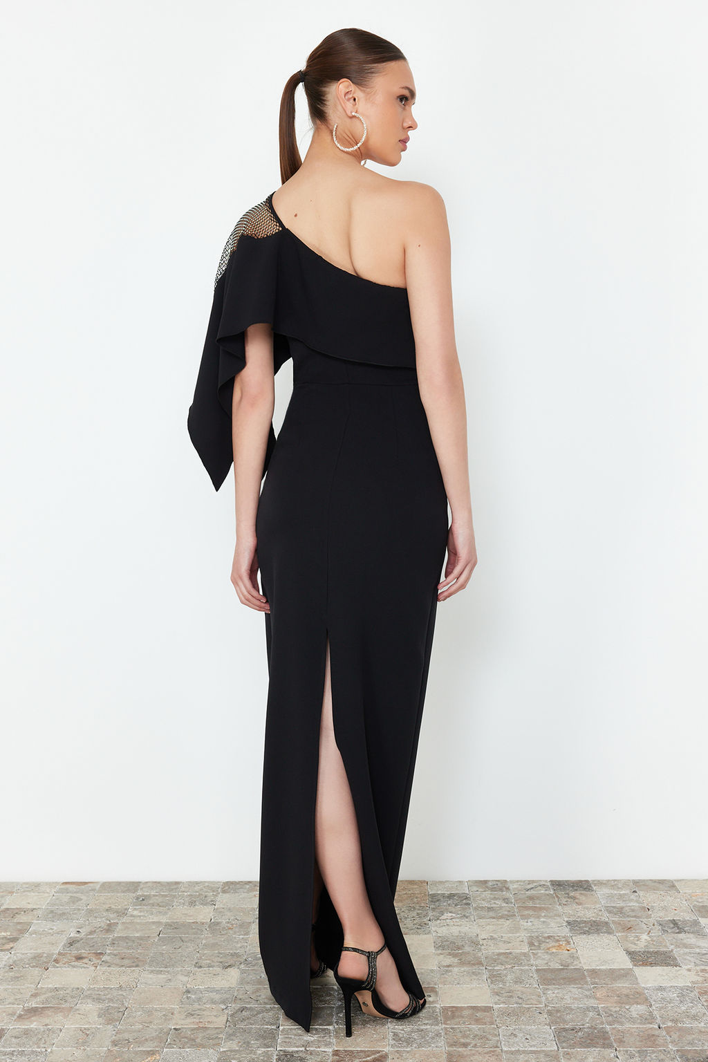 Siyah Vucuda Oturan Tas Aksesuarl? Tek Kol Dokuma Uzun Abiye Elbise TPRSS24AE00132 - Trendyolmilla фото 6