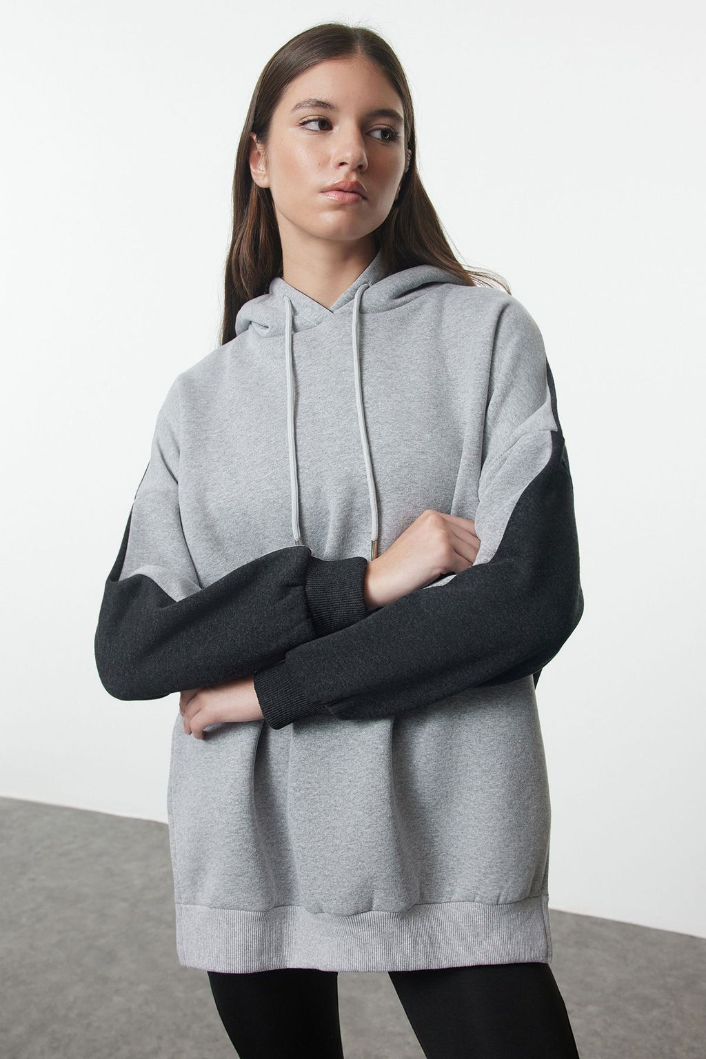 Antrasit Pamuklu Renk Bloklu Genis Kal?p Ici Polarl? Orme Spor Sweatshirt TWOSS22SW0074