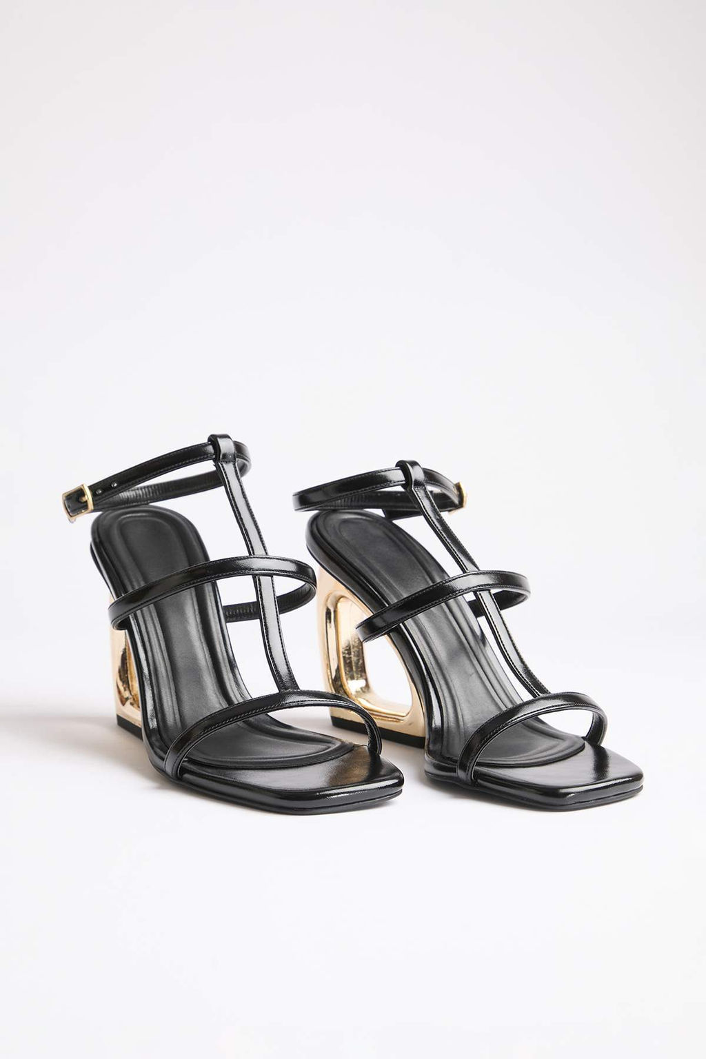 Siyah Gold Topuk Detayl? 8,5 cm Kad?n Klasik Topuklu Ayakkab? TAKSS26TO00030