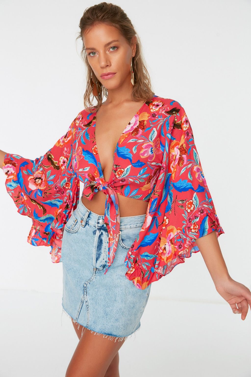 Cicek Desenli Dokuma Volanl? Plaj Crop Bluz TBESS19BB0095