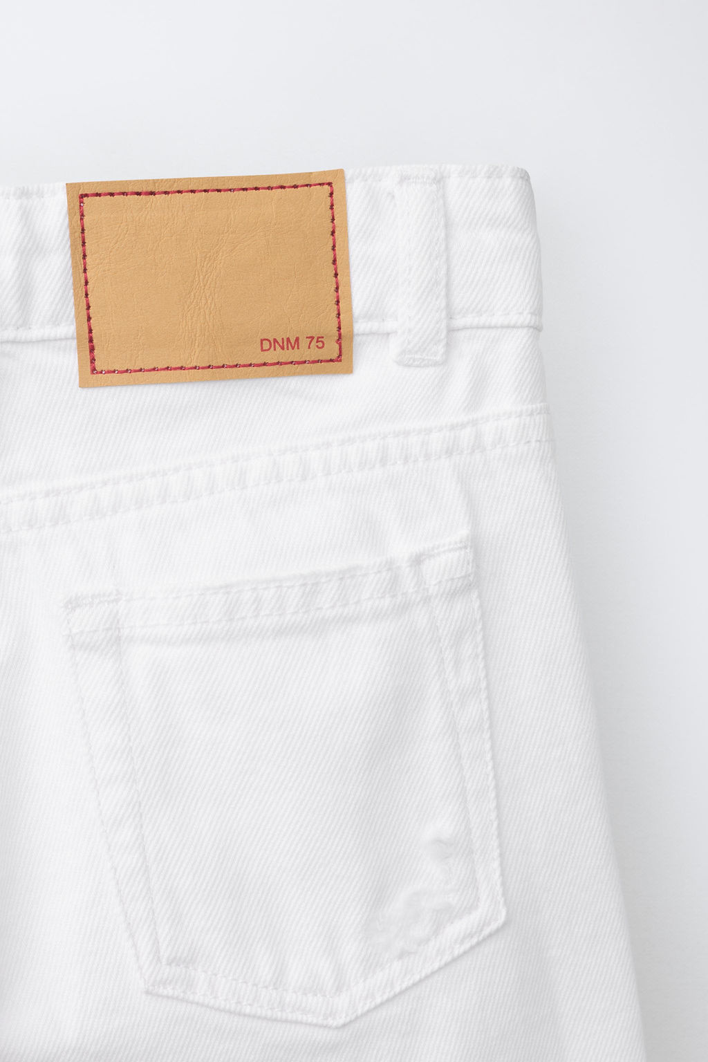 BERMUDA DENIM STRAIGHT ROTOS / Blanco