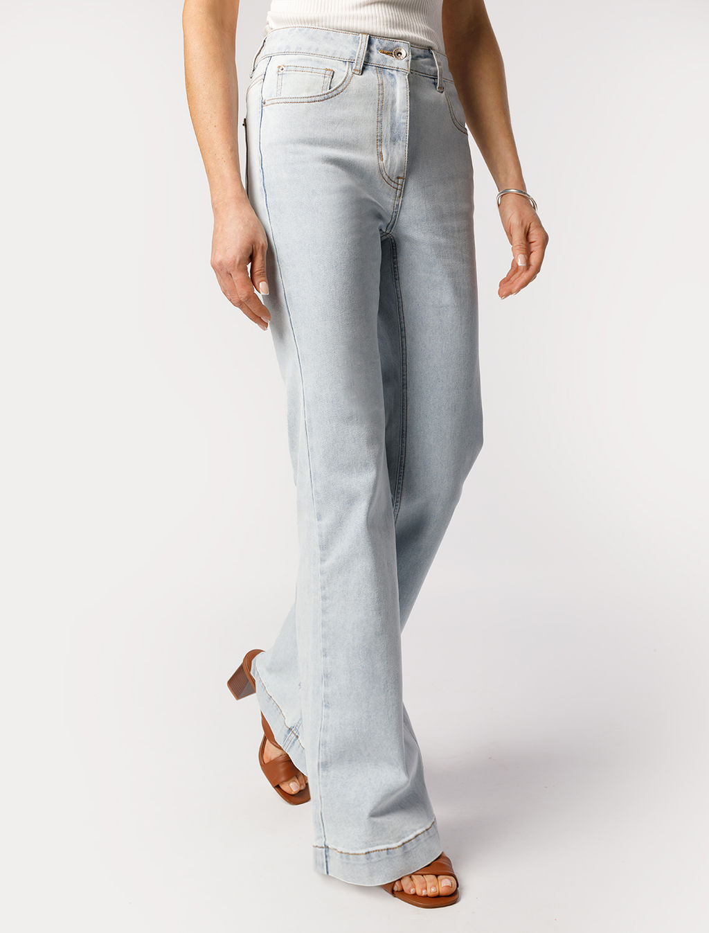 Джинсы-клеш Vilatte D54.261 деним светло-голубые  фото 2