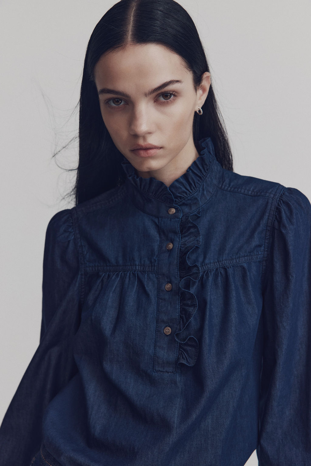 Blusa denim con cuello de volantes - H&m фото 6