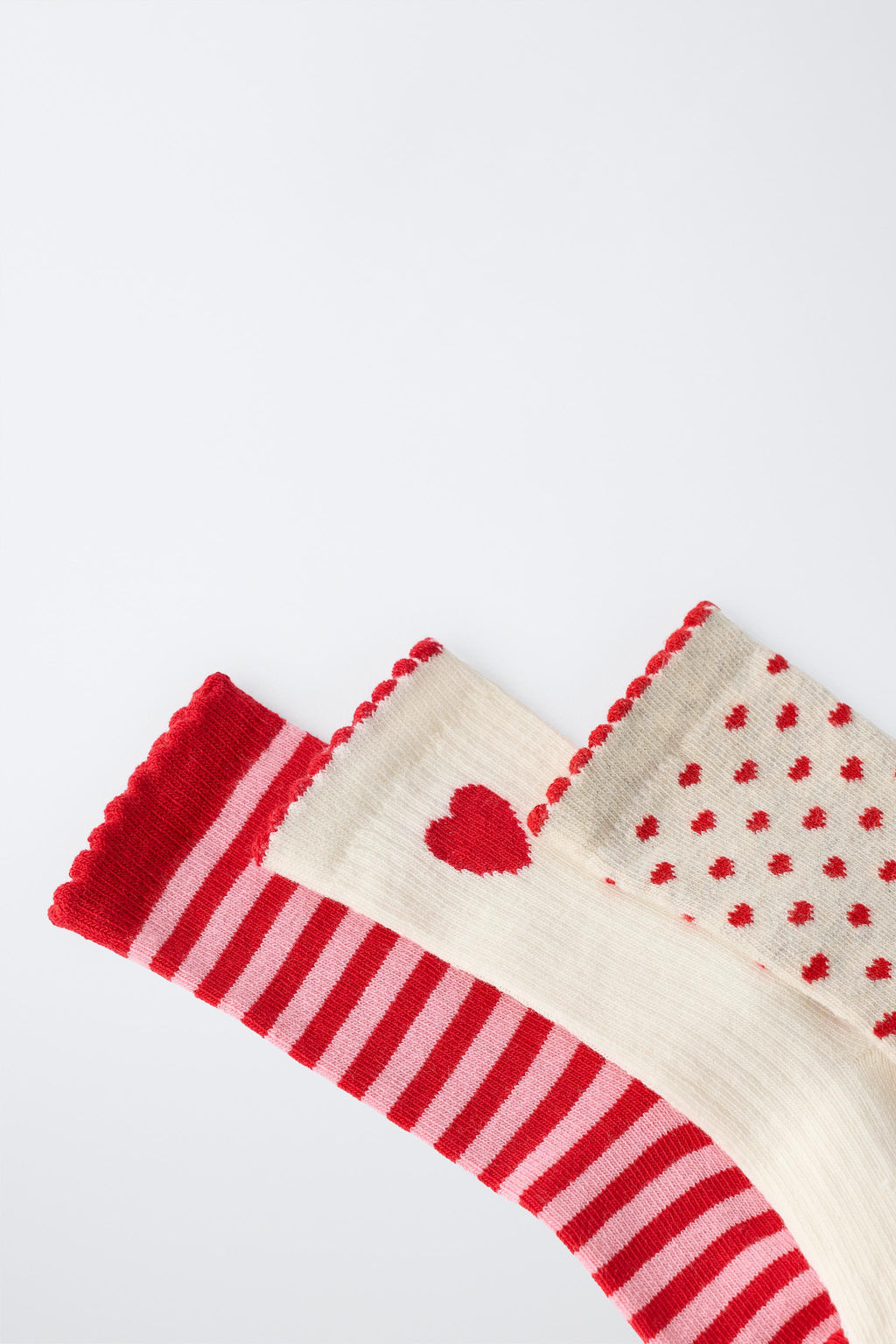 PACK TRES CALCETINES MEDIOS CORAZONES Y RAYAS / Rojo - Zara фото 3