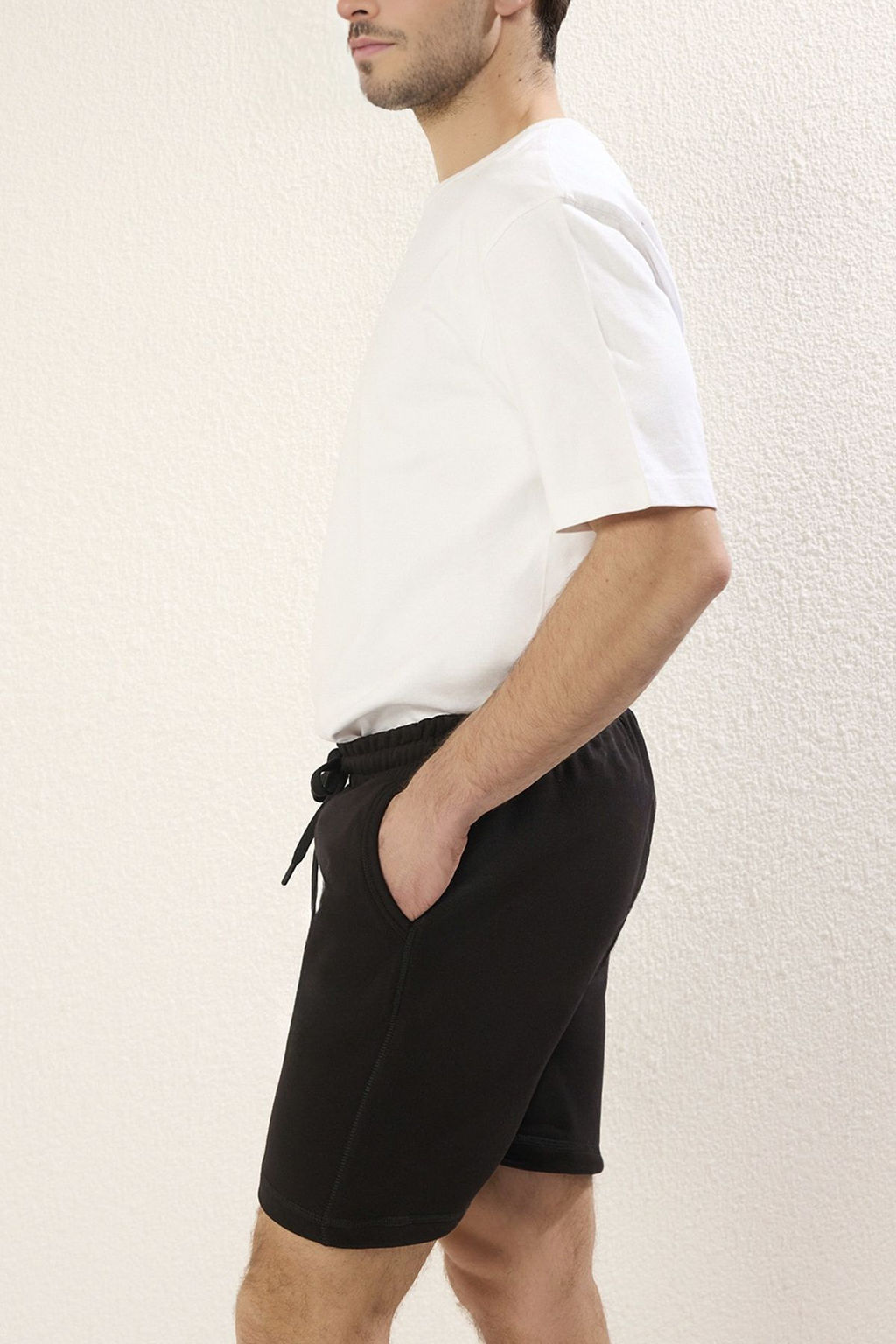 TRENDYOL MAN Haki Regular/Normal Kesim Basic Karyoka Dikisli Sort & Bermuda TMNSS25SR00021 - Trendyolmilla фото 2