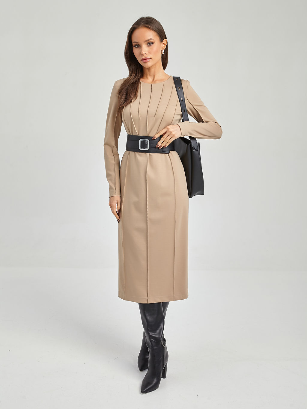 Платье со швами наружу