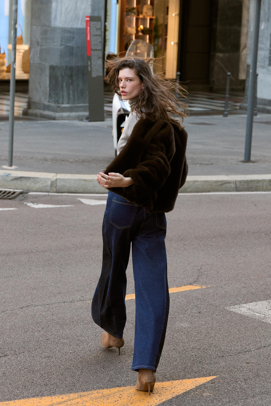 FAUX FUR BOMBER JACKET - Zara фото 5